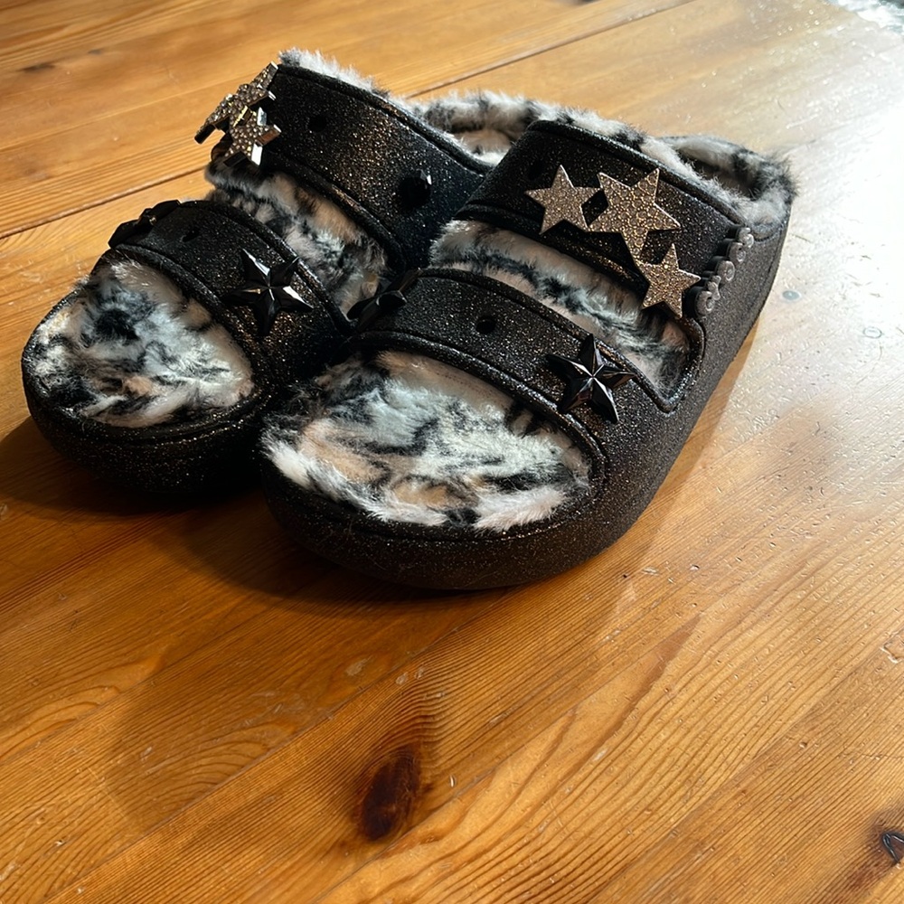 Crocs lined sandal size 10